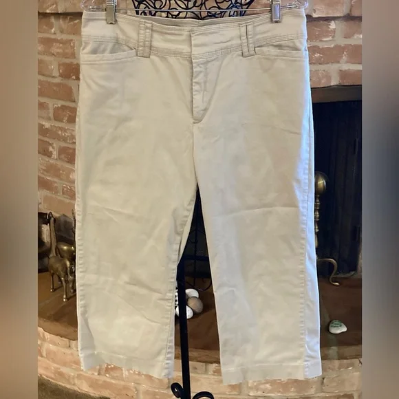 Lee just below deals the waist capris